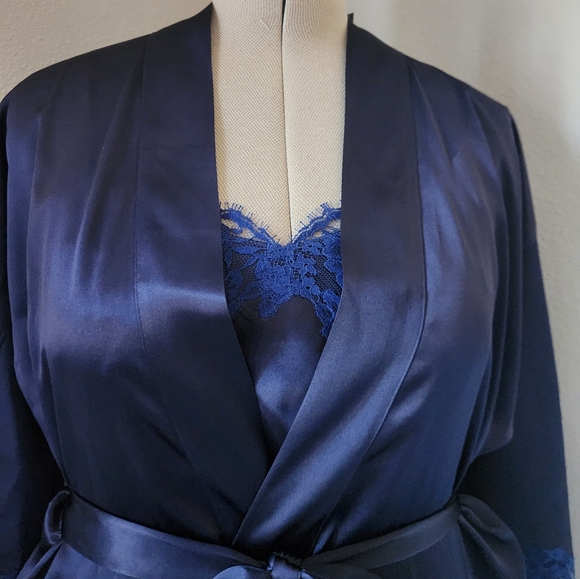 🆕️Lise Charmel- Silk Robe - Picture 9 of 15